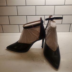 Black heels (brand new)